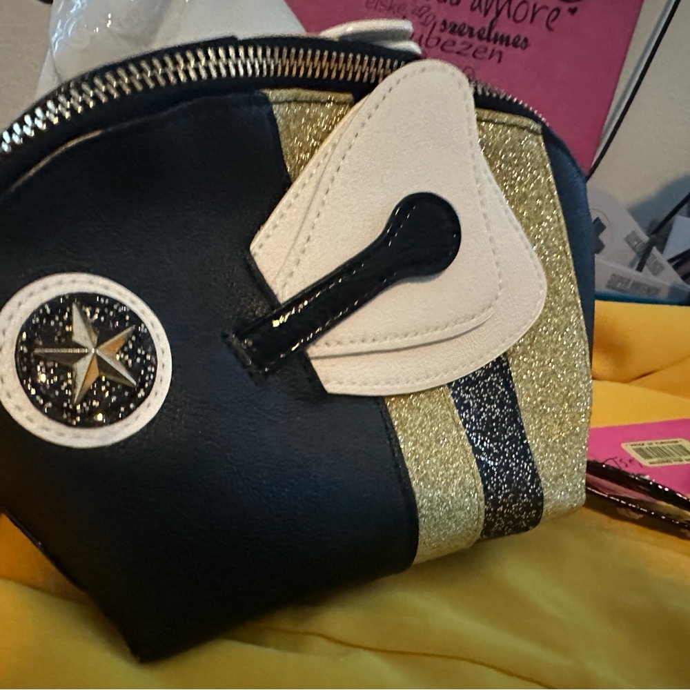 Betsey Johnson KITSCH "STING ME" BUMBLE BEE WRISTLET-PURSE NWT LIMITED EDITION